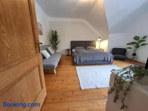 Wanderlust Family Suite - Self Check-In, near Ski Area - Image 1