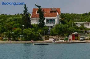 Holiday Home Lovište - Image 1