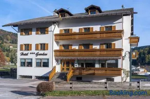 Hotel Garden - Image 3