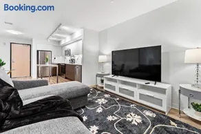 Furnished Luxury Apartment Next to Harvard Stadium - Image 3