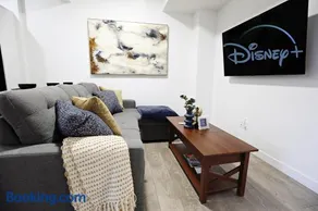 Stylish Retreat with King Bed Long Stays WEM Disney - Image 2