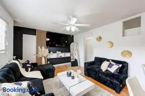 1 Bedroom Getaway in Houston - Image 2