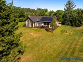 Lovely Holiday Home With Hot Tub, Located In Quiet Surroundings - Image 1