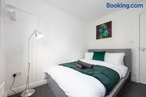 The Kent- Luxury Rooms - Image 5