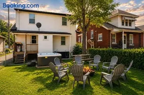 Spacious Retreat - Private Yard & Family Lounge - Image 1
