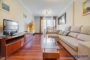 Apartamento zona centro con garaje y piscina para 4 personas - Image 5