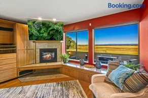 Spacious Gracious & Luxurious Retreat - Image 3