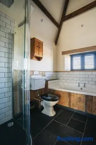 Swallows Nest at Widemouth Bay - 2 bedroom cottage both rooms twin or king - Image 3