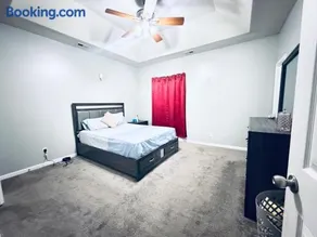 a cozy 2 bedroom 2 full bathroom home - Image 1