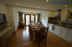 Woodvilla Lodge - Image 5