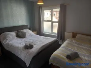 Springfield Gardens - 4 Bedroom House, 8 Beds, Close to J26 M1-A52 - Ilkeston - Long Eaton - Nottingham - Derbyshire - 400Mbs WiFi Free Parking! - Image 4