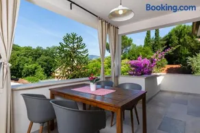 Holiday House - Old Olive - Image 3