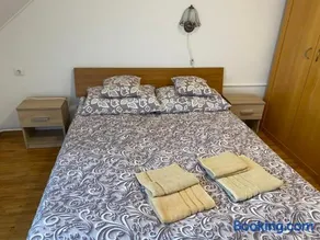 Friends Villa Apartments 2 - Image 3
