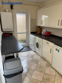 Spacious, Sleeps 18, 3 Bathrooms, Parking, Parks, Mansfield, Sherwood - Image 2