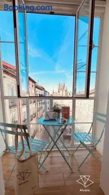 AtuaireHome Preciosa vivienda vistas a la catedral Parking and AC - Image 1
