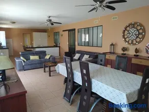 Villa plain-pied avec piscine californienne privée - Image 2