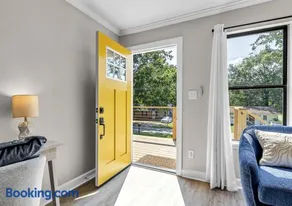15% off! Front porch w/ Wi-Fi & Private Parking - Image 3