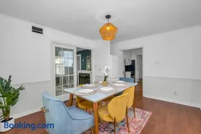 Brand New, Renovated Urban Oasis with Plenty of Parking - Image 2
