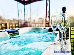 THREE BEDROOM Rural, relaxing and peaceful,DOGS welcome! With Cymru Holidays - Image 1