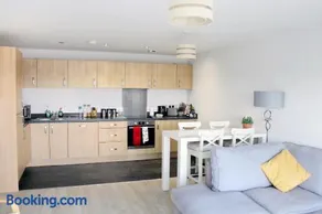 Manchester Escape - Private Room & Bathroom Near Etihad and CoOp Arena - Free Secure Parking - Image 2