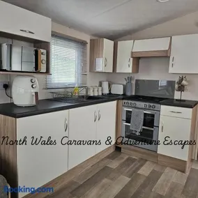 Platinum Caravan with Decking & Garden - Image 5