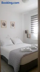 7th Floor Stunning View Penthouse in Piraeus - Image 1