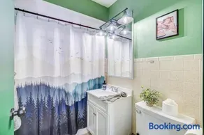Top Rated Condo •King Bed • Safe Historic Location - Image 3
