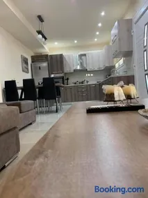 Helen`s Luxury Apartment - Image 5