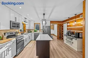Pine Hollow Lodge - Image 3