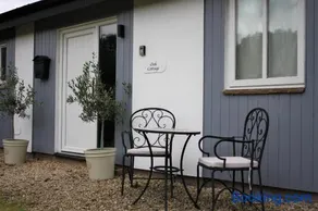 Oak Cottage - Perfect for Golfing, Walking & Relaxing - Image 1