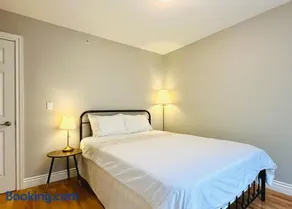 Spacious 5BR 3BA Guest Villa - 10 Min to DT - Pet Friendly, Free Parking - Image 4