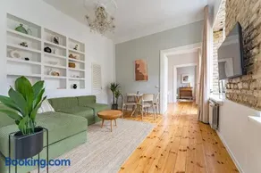 Next to Cathedral Square, Stylish 2BD Gem, Skapo St - Image 1