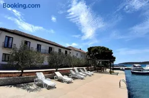 Apartments by the sea Loviste, Peljesac - 20427 - Image 2