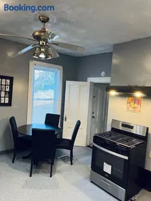 Quiet Two Bedroom in Convenient Location - Image 3