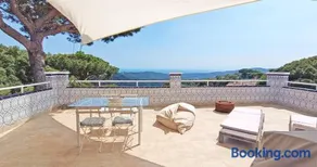 Casa Blanca - Image 1