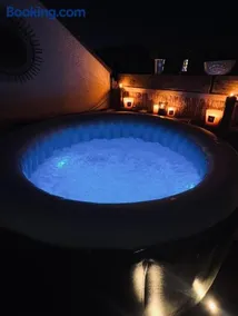 Private Loft with Rooftop & Jacuzzi in City Center - Image 3