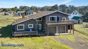 Oceanview 5 bedroom hot tub, firepit & dog run - Image 1