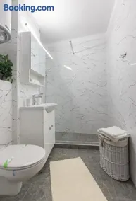 Lion's Unirii Apartment - Image 4