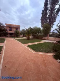 Alexandra Sunshine Apartments - Image 2