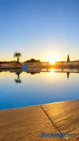 Suite Conceito Reformada com Cozinha Planejada, Iluminacao Cenica e Piscina Resort em Serra Negra - Image 2