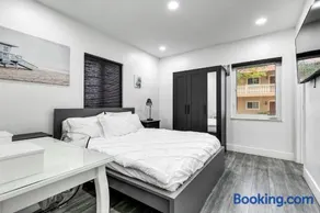 North Miami Beach Suite - Image 4