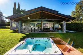 Villa with breathtaking views in Bellagio - Image 1