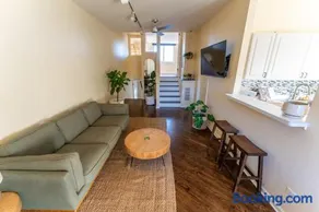 Bucktown Private Condo - Image 1