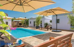 Ten-Bedroom Holiday Home In Petrcane - Image 1