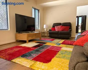 Rockingham Beach Townhouse - Image 3
