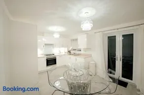 Willow Heights Modern 5-7 Persons/3 Bed Detached - Image 4