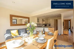 Free Driveway Parking for 2-3 vehicles, Outside LEZ Zone, 637 Mbps WIFI, Ideal for Long Term Contractor, etc Stays, Regular Housekeeping Option - Dwellcome Home Ltd 5 Double Bedroom 3 Bathroom House - See Our Site for Assurance - Image 3