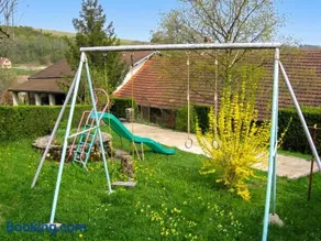 Maison de charme à Saint-Laurent-la-Roche avec jardin clôturé - Image 2