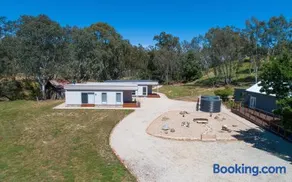 Ironbark Cabin at Homewood Lodge - Image 3