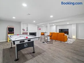 Spacious and Luxury Designed Ranch with Game Room - Image 4